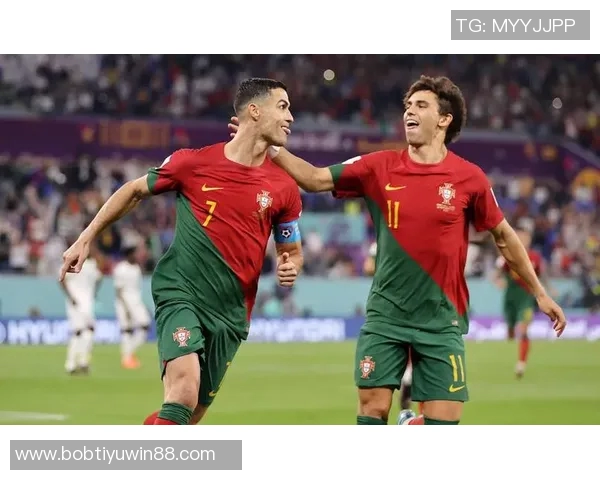 菲利克斯谈与C罗合作感受:轻松踢球找回昔日自我 菲利克斯谈与C罗合作感受:轻松踢球找回昔日自我