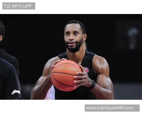 康利谈阵容调整对个人影响积极备战助力球队全力以赴