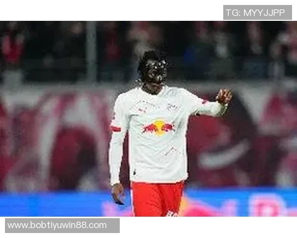 桑托斯左后卫索萨缺席训练正与热刺洽谈转会事宜